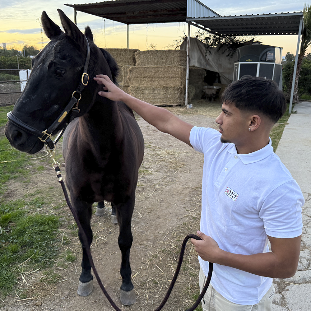 Polo Blanco Kalo Kalí: Orgullo Caló - Imagen 2